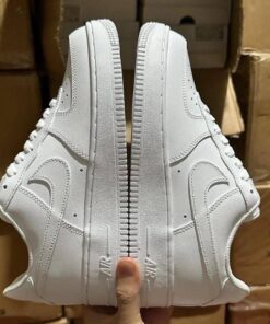 Nēw authentic NIKES
